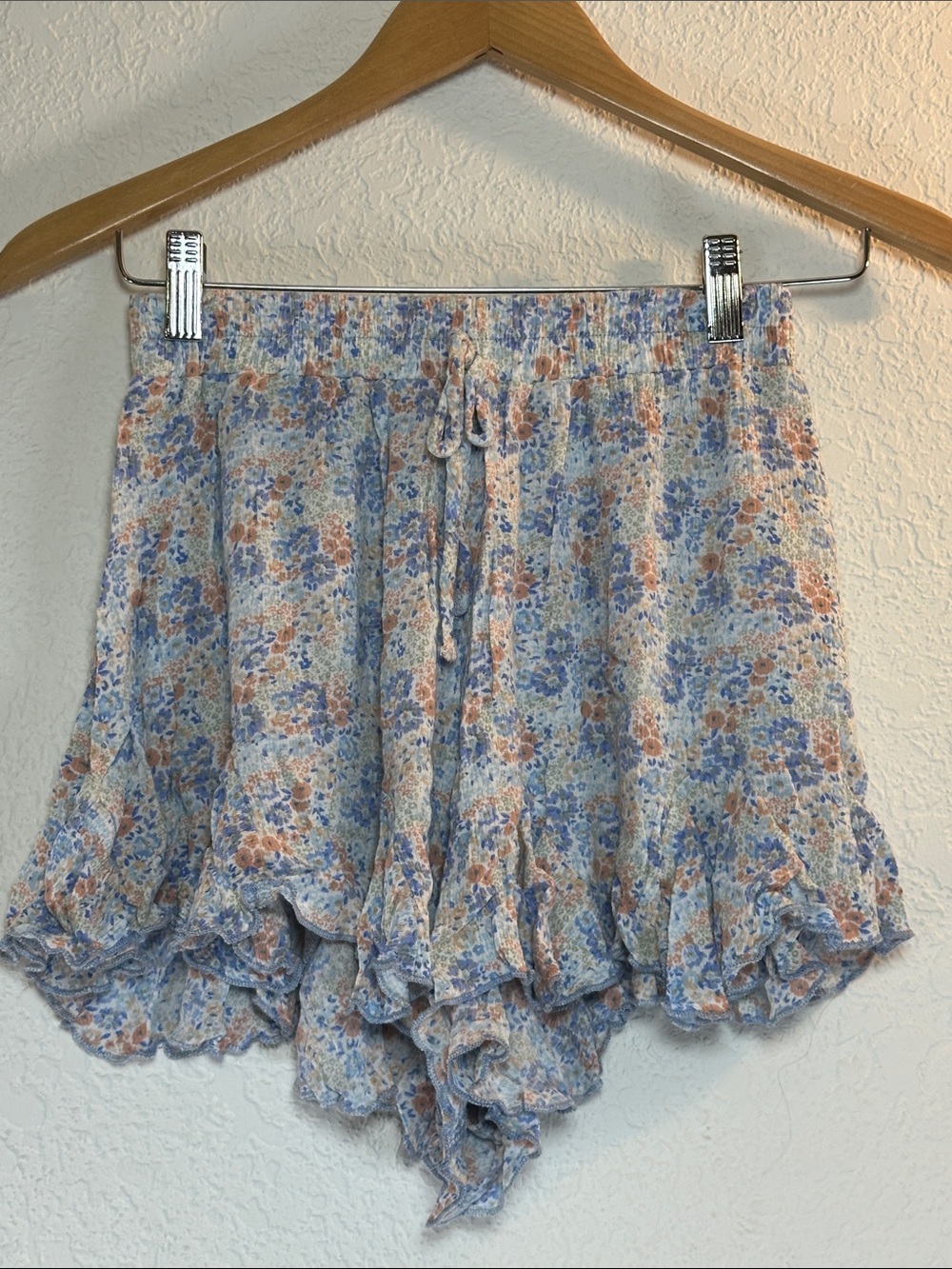 Vici Floral Ruffle Shorts